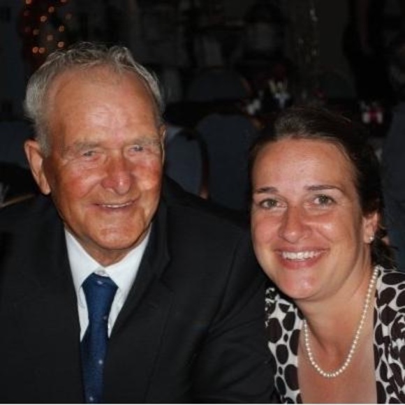 Meet your Posher, Nicole - Picture 1 of 1